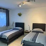 Duesseldorf Messe And Airport, 2-Bedroom Duplex Apartment With Kitchen And Garden