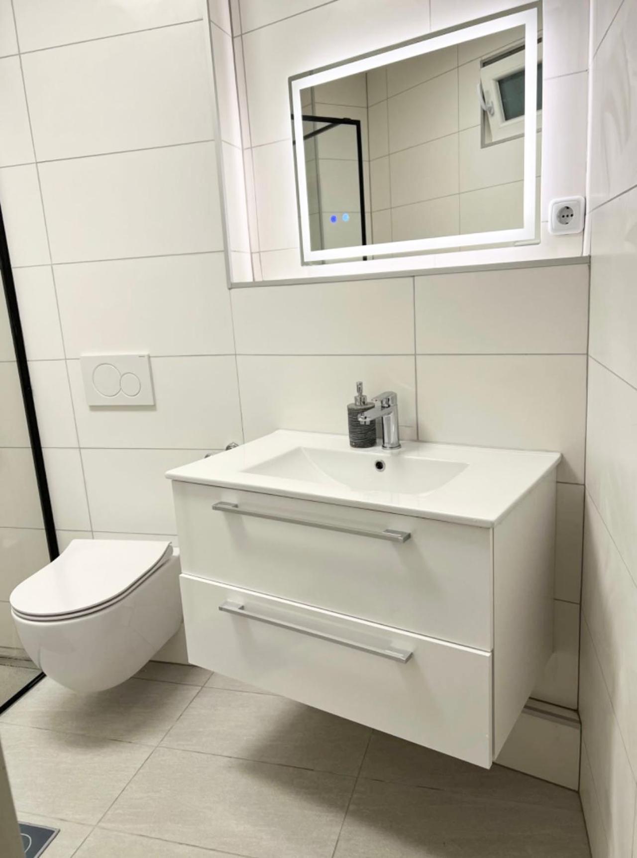 Apartment Messe&airport, 2-bedroom Duplex With Kitchen&garden