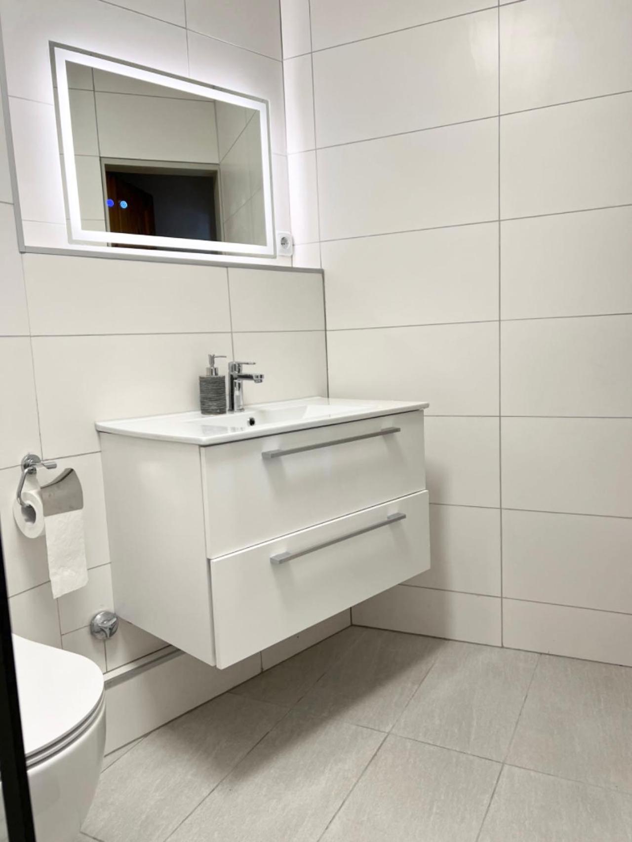 Messe And Airport, 2-bedroom Duplex With Kitchen And Garden Apartment Dusseldorf